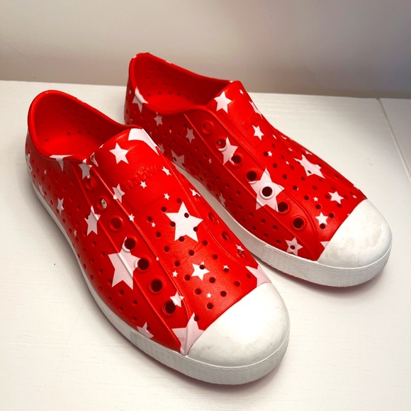 ⭐ Native Jefferson Slip-On Shoes – Women’s 7 ⭐  Red with White Stars Slip-On - Picture 1 of 9